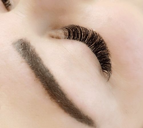 6 Myths about Eyelash Extensions and Facts that Debunk Them