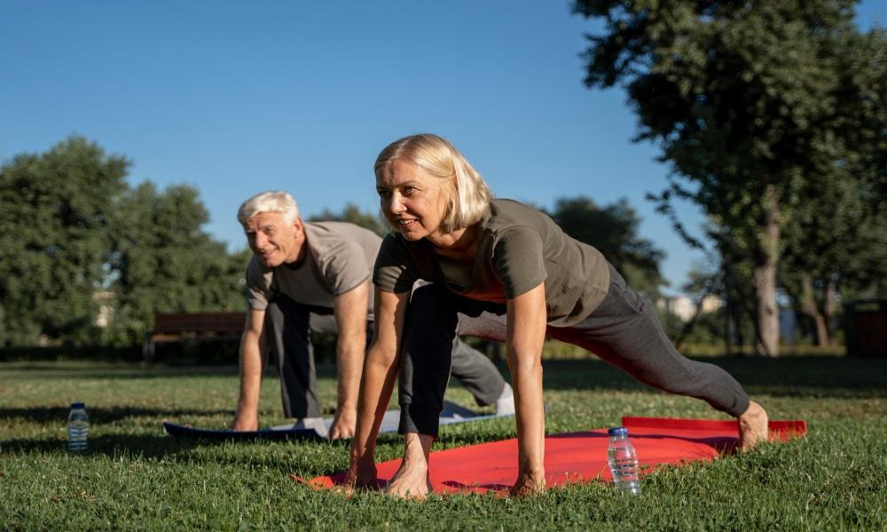 WHAT QUALITIES ARE IMPORTANT FOR SENIORS IN A PERSONAL TRAINER?